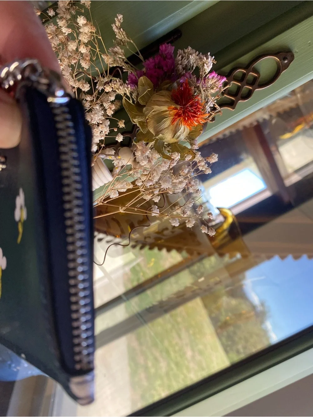 NWOT- Kate Spade ♠️ Daisy Toss Medium Card Holder